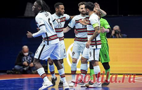 Сборная России сыграет с командой Португалии в финале чемпионата Европы по мини-футболу. Португальцы в полуфинале со счетом 3:2 победили испанцев