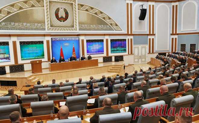 Лукашенко сообщил об изъятии в Гродно оружия для «громких» терактов. Сотрудники Комитета госбезопасности (КГБ) Белоруссии во время спецоперации в Гродно обнаружили арсенал оружия и взрывчатки для терактов, заявил президент республики Александр Лукашенко на совещании по вопросам работы силового блока, передает БелТА.