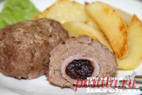 Мясные зразы с черносливом и беконом