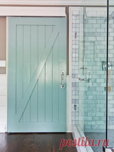 Комнаты без дверей — привычное явление в современных интерьерах, но если вы сторонник традиционных межкомнатных дверей и не собираетесь от них отказываться, тогда вам сюда. Roomble рассказывает, какие они бывают и как выбрать межкомнатные двери