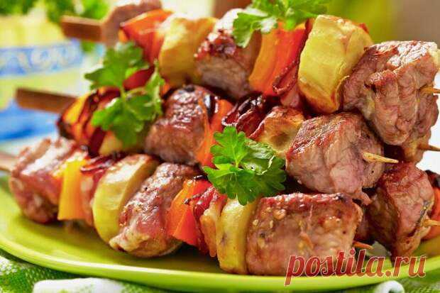 (37) Вместо шашлыка. Рецепты - золото! - Будет вкусно - 1 мая - 43944806743 - Медиаплатформа МирТесен Рулька на мангале. Шашлык из говяжьего сердца. Кальмары с хрустящей корочкой. Закуска из лаваша. Пельмени на мангале по-новому. Яблоки в беконе. Что может быть прекрасней горячего шашлычка в прохладные весенние деньки. Шашлыки - знаковое блюдо для ранней весенней поры. Шашлык из свинины с овощами. - 1 мая - 43944806743 - Медиаплатформа МирТесен