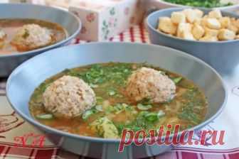Кололак Ингредиенты: Парная говядина: 1 Килограмм, Зелень: По вкусу, Коньяк: 1 Ст. ложка (или водка), Лук: 2-3 Штук, Яичный желток: 3 Штуки, Мука: 12-13 Ст. ложек (2-3 для фарша, остальное для вымешивания), Молоко: 0,5 Стакана, Черный перец: По вкусу, Сливочное масло : 150 Грамм Приготовление: 1. Говядину нарежьте тонкими полосками. 2. Хорошо отбейте мясо молоточком, пока […]
