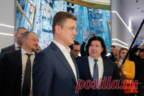 Нефть — для страны. Александр Новак назвал «Роснефть» абсолютным лидером. Абсолютным лидером нефтяной отрасли по инновациям, научным разработкам, новым технологиям и оборудованию назвал «Роснефть» зампред правительства РФ Александр Новак, посетивший павильон компании на ВДНХ.