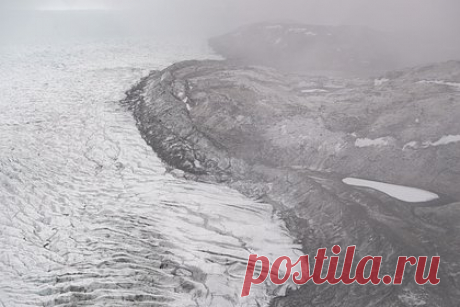 Россия решила приостановить выплату взносов в Арктический совет. Россия приостановила выплату ежегодных взносов в Арктический совет до возобновления практической работы в данном формате с участием всех стран-членов, заявили в МИД РФ. В ведомстве добавили, что Москва может рассмотреть вопрос о выходе из данной организации, однако в данный момент об этом речь не идет.