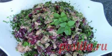 10 салатов с грибами на любой вкус - Лайфхакер