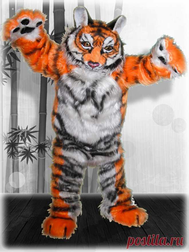 костюм фури-тигра, глаза -эпоксидная смола, зубы-цернит, челюсть подвижная.
Роспись туловища.