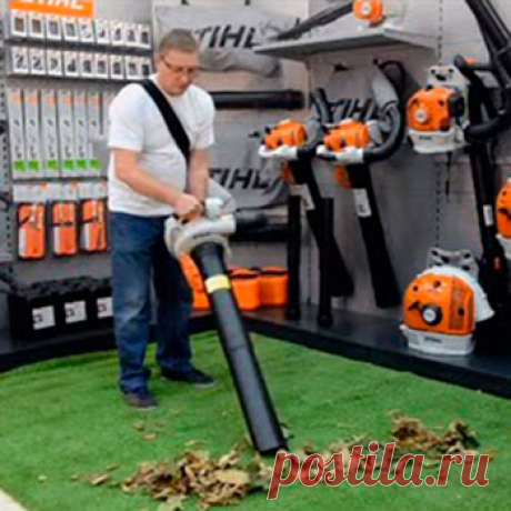 Немецкие всасывающие измельчители Stihl — ручная многофункциональная техника, предназначенная для сбора и быстрой переработки большого количества срезанных веток, скошенной травы и опавших листьев. После измельчения, содержимым, лишившимся 90% объема, можно сразу воспользоваться для мульчирования и компостирования.
Комплектующие элементы, входящие в набор, позволяют превращать аппарат в мощную воздуходувку.