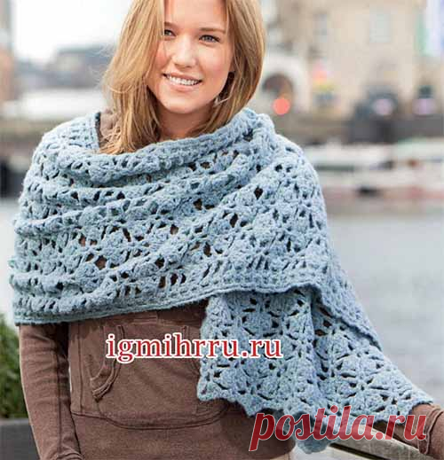 Голубой ажурный палантин 
Палантин или шарф – незаменимый аксессуар, особенно в демисезонный период года. Стало прохладнее, накидываем его поверх одежды и продолжаем прогулку. Тепло, удобно, модно, красиво – успех гарантирова…