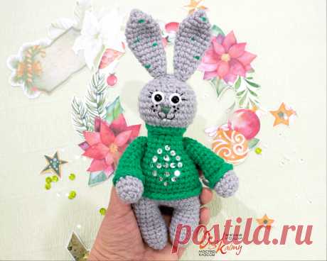PDF Зайка в свитере крючком. FREE crochet pattern; Аmigurumi animal patterns. Амигуруми схемы и описания на русском. Вязаные игрушки и поделки своими руками #amimore - зайка в свитере из обычной пряжи, заяц, зайчик, кролик, зайчонок, крольчонок.