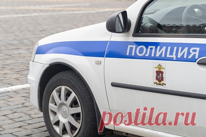 Полицейского нашли мертвым у здания отдельного батальона ППС в Москве. У отдельного батальона патрульно-постовой службы УВД Восточного округа Москвы нашли мертвым полицейского. Тело было обнаружено около 8:30 в субботу, 18 декабря, около здания на улице Чечулина. Погибшим оказался 25-летний сотрудник правоохранительных органов Владимир Харахордин, только заступивший на службу.