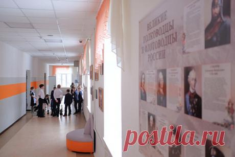 В свердловские школы поступят почти 50 тысяч учебников по православной культуре. Митрополит Екатеринбургский и Верхотурский Евгений (Кульберг) заявил, что в школы Свердловской области поступит почти 50 тысяч новых учебников по основам православной культуры. Речь идет о пособии «Основы православной культуры». РПЦ выделила по одному учебнику на каждого четвероклассника.