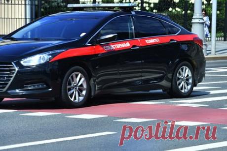 Следователи разберутся в драке российских школьниц. Следователи возбудили уголовное дело из-за драки школьниц в Ачинске Красноярского края. Расследование ведется по статье «Умышленное причинение легкого вреда здоровью». Пострадавшей — 14 лет, ее избили три сверстницы. По данным следствия, три школьницы набросились на девочку во дворе школы и избили ее.