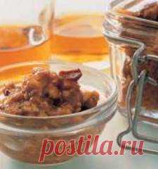 Ароматный иранский халек Этот ароматный десерт с розовой водой, сладкими сухофруктами и орехами очень любят иранские евреи... Крупно нарубите миндаль, фисташки, грецкие орехи, фундук и тыквенные семечки. Положите в миску