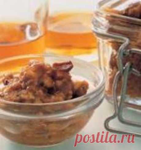 Ароматный иранский халек Этот ароматный десерт с розовой водой, сладкими сухофруктами и орехами очень любят иранские евреи... Крупно нарубите миндаль, фисташки, грецкие орехи, фундук и тыквенные семечки. Положите в миску
