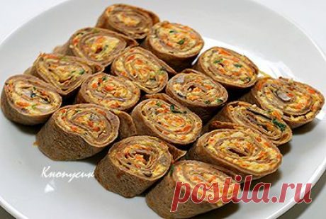 Печеночные блинчики с грибами, морковью и сыром