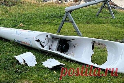 Акула-людоед напала на каяк участвовавшего в соревнованиях подростка. Трехметровая акула-людоед в Австралии прокусила каяк подростка, который участвовал в соревнованиях. В момент нападения юноша находился в километре от берега. После укуса акулы под тем местом, где австралиец сидел, в каяке остался огромный след от укуса. Другие участники соревнований помогли юноше добраться до берега.