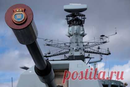 Британский фрегат будет следить за российскими подлодками. Британский фрегат HMS Westminster находится в Северном море около Шетландских островов в состоянии повышенной боеготовности, сообщает The Daily Telegraph. По данным издания, судно будет отслеживать корабли ВМФ России, которые, как предполагается, в ближайшие дни вернутся на военно-морскую базу в Североморске.