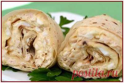 Рулеты из лаваша с курицей и плавленым сырком.
