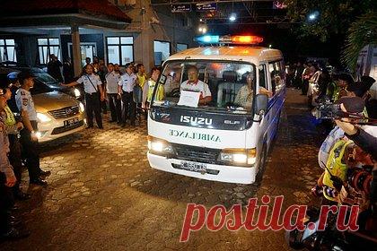 Путешественники погибли при крушении туристического вертолета во Вьетнаме. Туристический вертолет Bell 505, на борту которого находились четыре туриста, потерпел крушение во вьетнамской провинции Куангнинь. Уточняется, что всего на борту в момент происшествия находились пятеро человек, включая пилота. Двое из них погибли, их тела обнаружили рядом с частями разбившегося летательного средства.