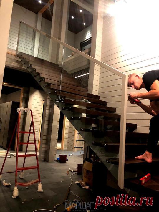 Лестницы, ограждения, перила из стекла, дерева, металла Маршаг – Деревянная лестница для брусового дома