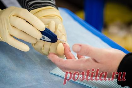 Страховые компании начали пересматривать стоимость ДМС. На фоне роста цен и, соответственно, подорожания услуг в медицинских клиниках страховые компании начали пересматривать стоимость полисов добровольного медицинского страхования (ДМС) в сторону увеличения. Эксперты ожидают, что полисы будут либо дорожать и дальше, либо из них пропадут наиболее дорогие услуги.