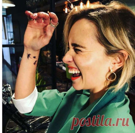 Новая татуировка "Матери Драконов" Эмили Кларк | Новостной портал foto-elf: свежие новости России и мира