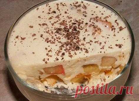 Сметанное желе с бананами.

Очень вкусный десерт. Подойдет к праздничному столу и просто что бы побаловать Ваших близких.

500 грамм сметаны,
100 грамм сахара,
25 грамм шоколада,
2 банана,
пачка желатина.

Берем сметану (она должна быть не холодной, примерно комнатной температуры)
Добавляем сахар и тщательно взбиваем блендером или миксером.

Желатин заливаем горячей водой (пол стакана) непрерывно помешивая, до полного растворения желатина. Так же даем ему остыть до комнатн...