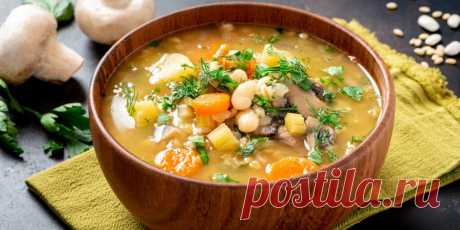Суп с перловкой, фасолью и грибами:овощами.