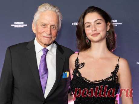 81-летний Майкл Дуглас впервые за долгое время вышел в свет с 22-летней дочерью