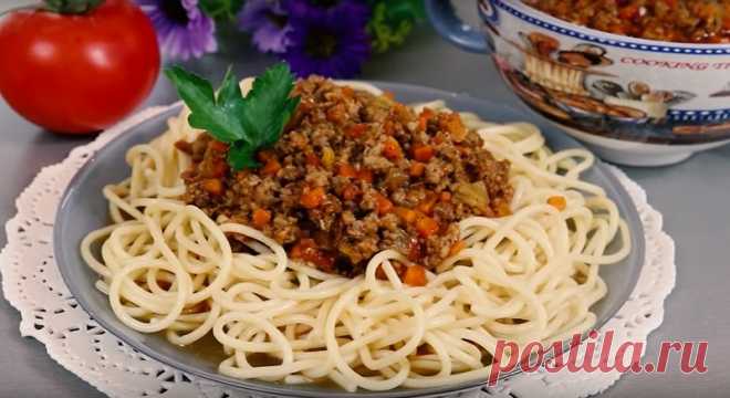 Вкусная мясная подлива к любому гарниру: не классический соус Вкусная мясная подлива к любому гарниру – это замечательный соус, который дополнит и разнообразит второе блюдо. Сделать его нереально просто, но придется подождать, пока все потомится в казане. Подлива получается яркой, сочной, ароматной и сытной – любовь с первой ложки обеспечена.