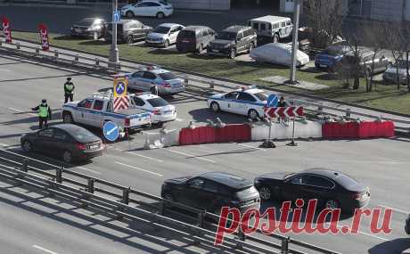 Песков назвал последнюю меру при ужесточении COVID-ограничений в России. Закрытие административных границ регионов является «абсолютно последней мерой», федеральные власти не поддерживают ее введение, пояснил представитель президента