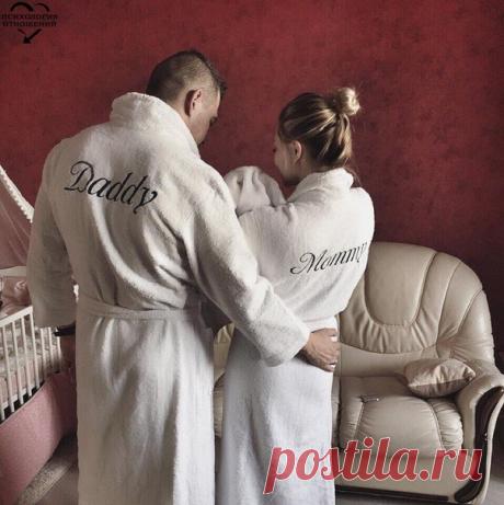 Не надо сравнивать свою семейную жизнь с жизнью других семей. Жить, как все, - невозможно, потому что мы все разные. Бог кому-то дал больше благополучия, кому-то меньше, и нужно смиряться с этими обстоятельствами, учиться радоваться тому, что есть. Если человек благодарит и радуется тому, что у него есть, он всегда богат. Я видел людей, у которых огромный материальный достаток, с психологией нищих. Они все время плачут, им все время не хватает. А есть такие, что могут отдать последнее, как…