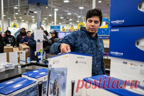 Sony отказалась от выпуска PlayStation 5 Pro. Инсайдер Том Хендерсон прокомментировал информацию о выходе консоли Sony нового поколения. Автор, известный по ряду точных прогнозов относительно приставок Sony, заявил, что компания отказалась от выпуска PlayStation 5 Pro. Инсайдер объяснил, что таким образом корпорация будет выпускать лишь цифровую версию консоли.