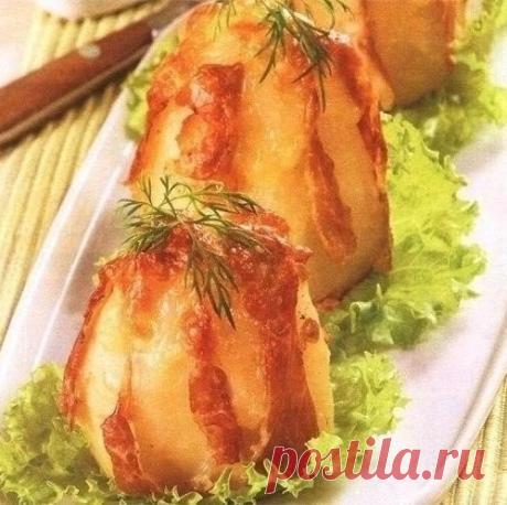 Картофель запеченный в фольге с сыром и ветчиной