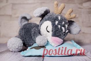 Оленёнок Малыш амигуруми. Схемы и описания для вязания игрушек крючком! Бесплатный мастер-класс от Евгении Коробинской по вязанию малыша оленёнка крючком. Для изготовления вязаной игрушки автор использовал пряжу Himalaya D…