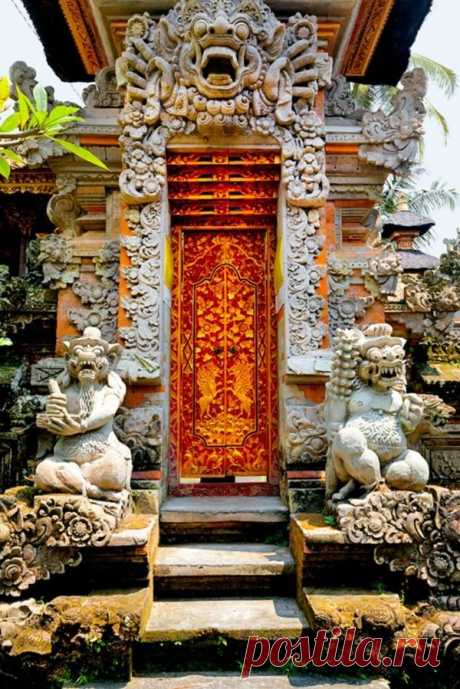The Grand Tour of Asia: Bali | A Hindu temple in...