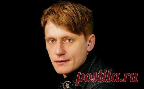 «Коляда-театр» отменил гастроли в Москве из-за требования снять артиста. В 2022 году артиста «Коляда-театра» Олега Ягодина оштрафовали за дискредитацию армии, после он несколько раз выступал в Москве. Теперь же, по словам режиссера театра, «сверху» потребовали снять Ягодина со спектаклей