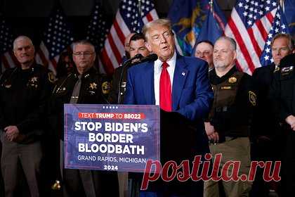 Трамп обвинил Байдена в «кровавой бане». Ситуация с нелегалами в США становится «кровавой баней», виноват в которой президент Джо Байден. Об этом заявил его предшественник Дональд Трамп. По его словам, из-за попустительства Байдена все штаты и города Соединенных Штатов стали приграничными, поскольку ситуация с нелегалами затронула всю страну.