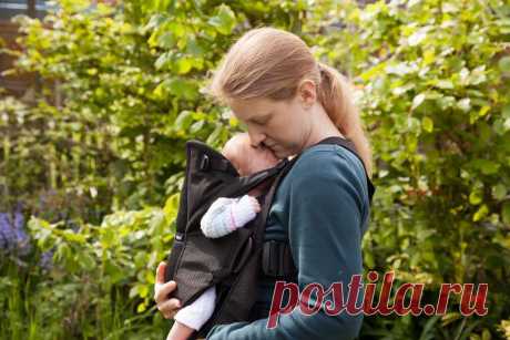 Новая рубрика в преддверии 8 марта: Придумано женщинами Рюкзак-кенгуру Женщине всегда есть чем заняться: поработать на компьютере, потрудиться в саду, сходить в магазин, приготовить обед, убрать кухню и помыть посуду после обеда, — и одновременно ей еще приходится развлекать и успокаивать младенца. Мамы и няни всего мира ухитряются делать всевозможные дела с малышом на руках. Вот бы нам еще пару лишних рук, шутят они. Но получили они не руки, а кое-что получше. Началось все в Западной Африке,…