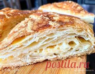 Слоеное тесто для хачапури Описание. Огромное количество тонких слоев вкуснейшего теста! Фирменный рецепт слоеного теста моей мамы, которому больше 25 лет. Очень советую! Отлично выручает, если сделать 2–3 порции сразу и заморозить впрок. Пищевая ценность порции. Ингредиенты рецепта. Основные. Шаги приготовления. Шаг №1. Просеянную муку с солью растереть с 50 г маргарина между ладонями. Шаг №2. В стакане теплой воды размешать 1 яйцо, добавить соль, растительное масло и укс...