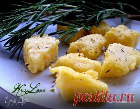 Жареная полента - Polenta Fritta. Ингредиенты: полента, вода, пармезан Когда мне подарили книгу Джейми Оливера &quot;Моя Италия&quot;, то первое, что я из нее приготовила, - жаренная полента. Если верить Джейми (а я склонна ему верить), то это блюдо часто можно купить на итальянских рынках. Жареная полента хрустящая и нежная одновременно. А еще очень полезна и проста в приготовлении. Полентой в Италии називают как само блюдо, так и кукурузную крупу. Раньше это была пища пр...