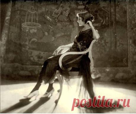 (19) Facebook 1921 год Vogue