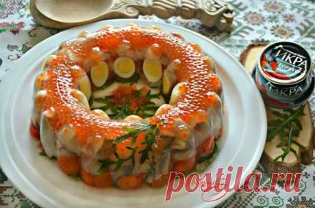 Праздничное заливное с судаком и красной икрой - БУДЕТ ВКУСНО! - медиаплатформа МирТесен Предлагаю вам приготовить красивое и вкусное заливное из судака с икрой. Уверена, что оно станет настоящим украшением праздничного стола. В рецепте я использовала красную икру горбуши ТМ «Восточный берег». Время приготовления указано без учета времени, затраченного на охлаждение. ИНГРЕДИЕНТОВ НА 9