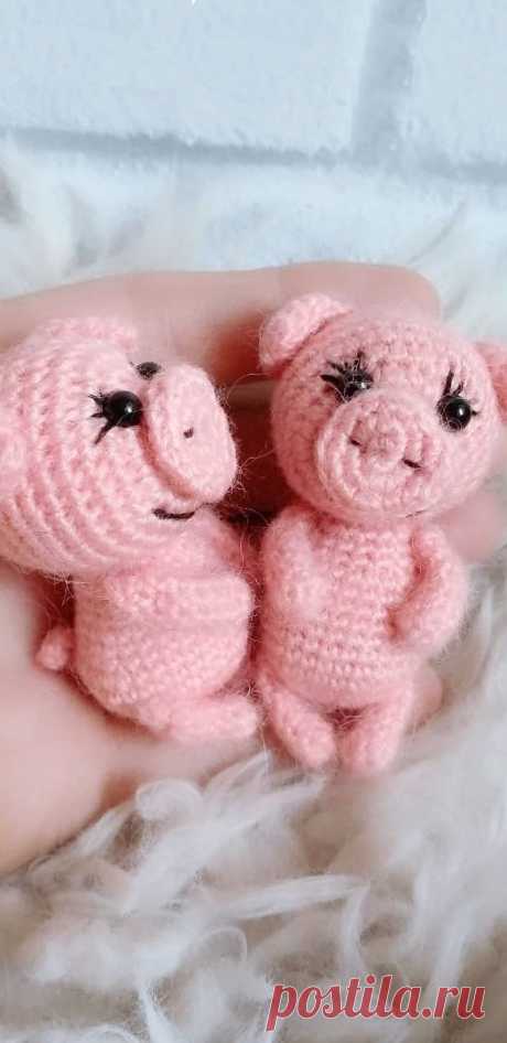 PDF Карманная свинка крючком. FREE crochet pattern; Аmigurumi animal patterns. Амигуруми схемы и описания на русском. Вязаные игрушки и поделки своими руками #amimore - маленькая свинка, поросёнок, свинья, поросенок.