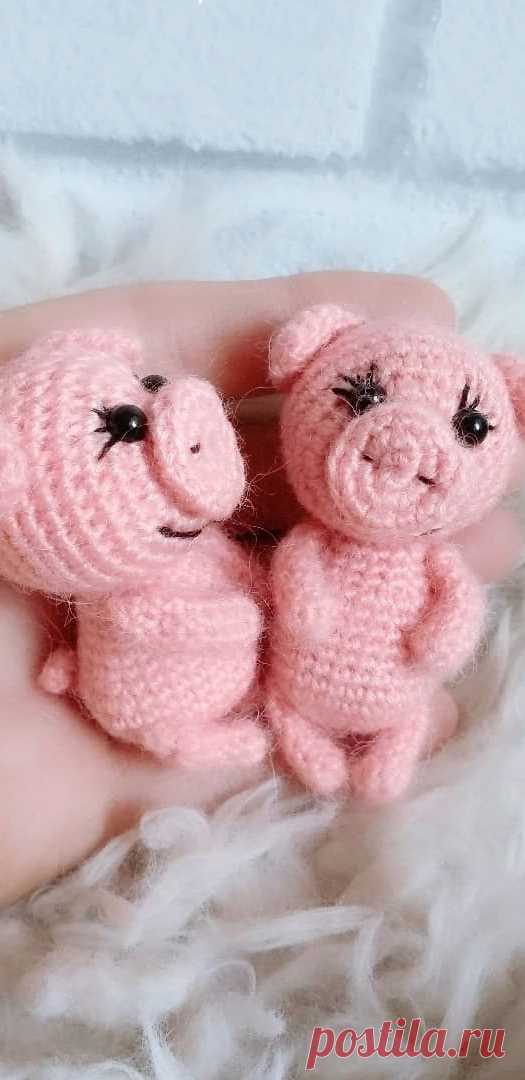 PDF Карманная свинка крючком. FREE crochet pattern; Аmigurumi animal patterns. Амигуруми схемы и описания на русском. Вязаные игрушки и поделки своими руками #amimore - маленькая свинка, поросёнок, свинья, поросенок.