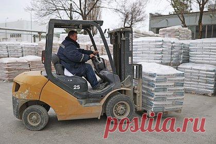 Одному виду стройматериалов предрекли резкое подорожание. С января по июнь 2023 года сухие строительные смеси подорожали на 11,5 процента. К декабрю цены на этот вид материалов могут дополнительно вырасти на 10 процентов, предрекли аналитики агентства INFOline. На этом фоне ремонт стал менее доступным — в среднем он подорожал на 10,6 процента.