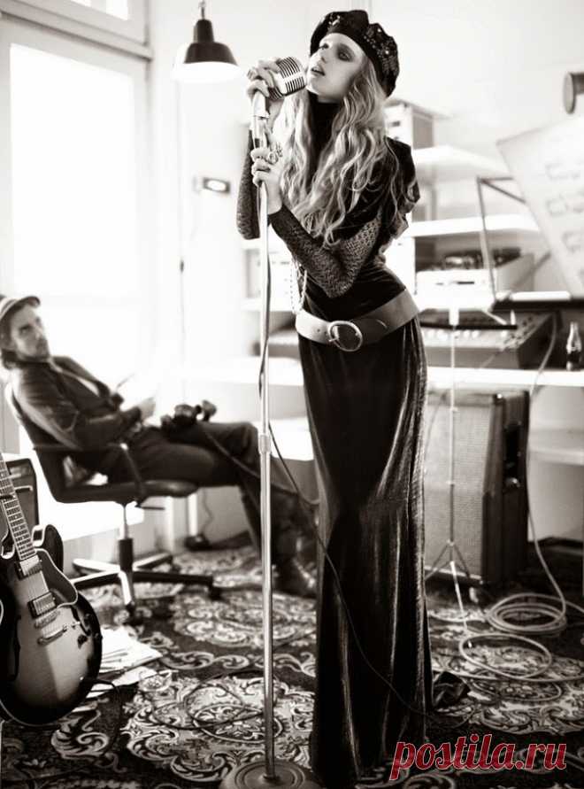 Эбби Ли Кершоу (Abbey Lee Kershaw) и Мэтью Хатчинсон (Matthew Hutchinson) в фотосессии Алекси Любомирски (Alexi Lubomirski) для журнала Vogue Germany (август 2010).