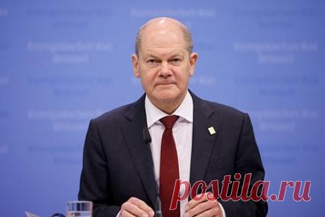 Неизвестный попытался проникнуть в квартиру Шольца. Неизвестный попытался проникнуть в квартиру канцлера ФРГ Олафа Шольца в Потсдаме, однако его заметили, пишет Spiegel. После обнаружения злоумышленник сбежал. Правоохранители осмотрели место происшествия и изъяли записи с камер видеонаблюдения. Подозреваемый объявлен в розыск.