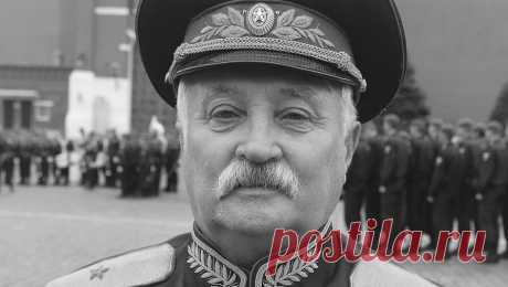 Умер герой песни &quot;Батяня-комбат&quot; генерал-майор ВДВ Александр Солуянов. Герой Советского Союза, генерал-майор Воздушно-десантных войск (ВДВ) в отставке Александр Солуянов умер на 70-м году жизни. Об этом сообщил ТАСС со ссылкой на члена центрального правления &quot;Союза десантников России&quot; Валерия ...