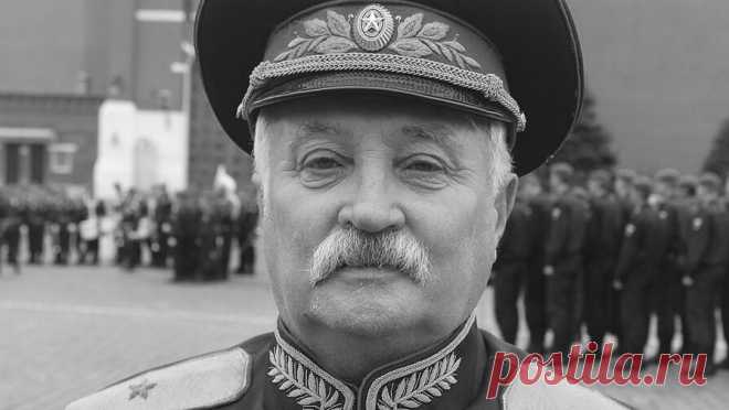 Умер герой песни "Батяня-комбат" генерал-майор ВДВ Александр Солуянов. Герой Советского Союза, генерал-майор Воздушно-десантных войск (ВДВ) в отставке Александр Солуянов умер на 70-м году жизни. Об этом сообщил ТАСС со ссылкой на члена центрального правления "Союза десантников России" Валерия ...